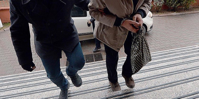 İzmir'de terör operasyonu: 17 öğretmen gözaltında