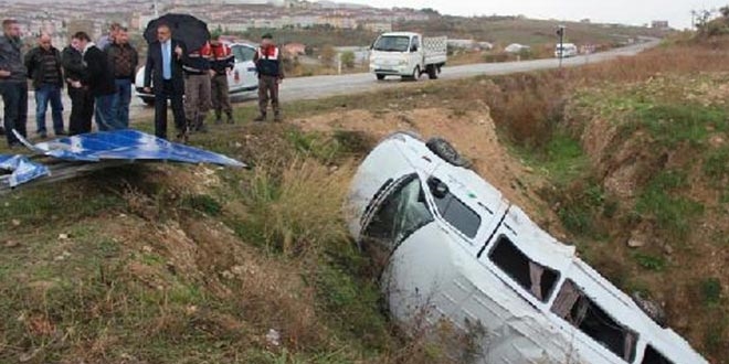 Ordu'da ��retmenleri ta��yan minib�s �arampole devrildi: 11 yaral�