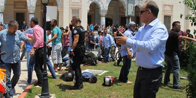 Sabanc Camii'nde 'zerimde bomba var' diyen kii tahliye edildi