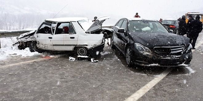 Ak Parti'li vekilin dan��man� kaza yapt�: 7 yaral�