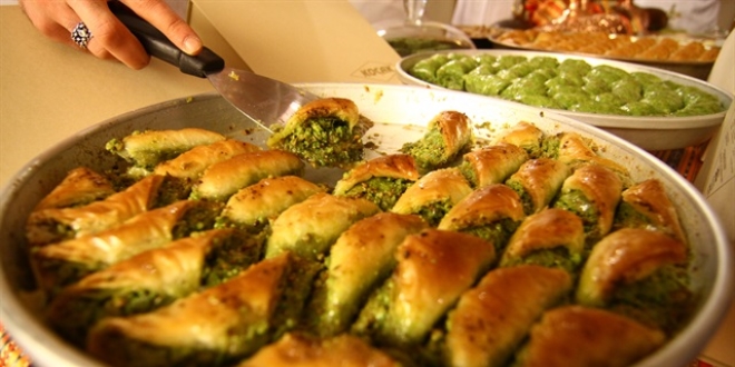 Baklava ve tekstil devlerine kayyum atandı