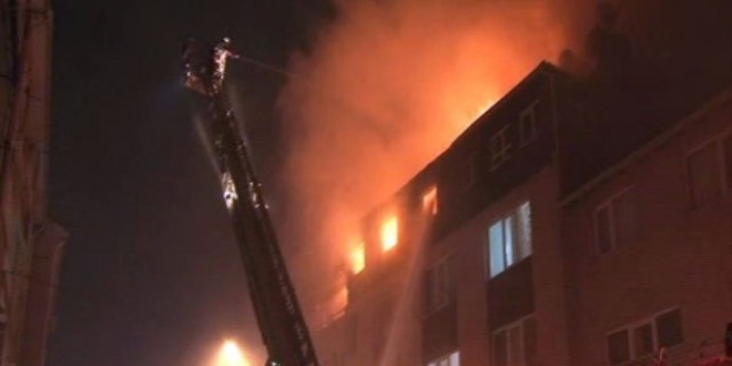 İstanbul Üsküdar'da 4 katlı binada yangın