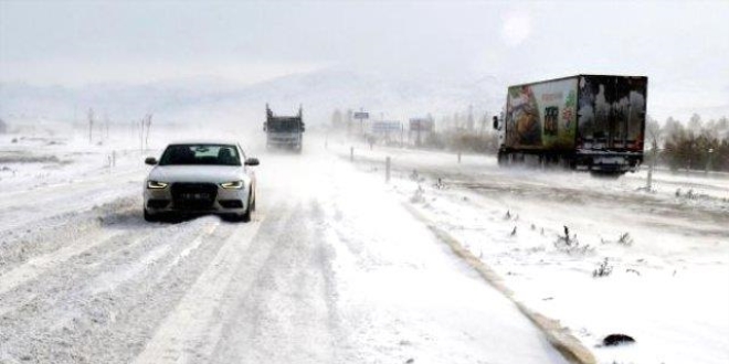 Malatya'da ulaşıma kar engeli