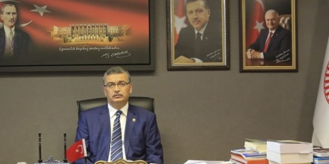 'Şuanki sistem yürütmenin elini ayağını bağlamış'