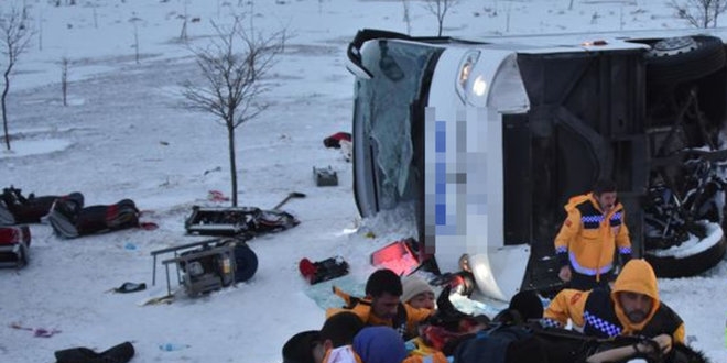 Konya'da yolcu otobüsü devrildi: 1 ölü, 43 yaralı