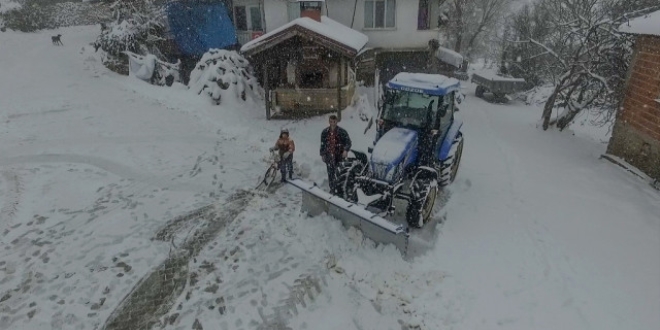 'Bisikletli kar küreme' çalışması