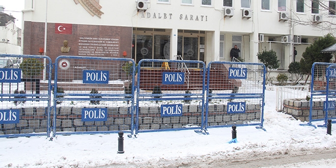 İzmir Adliye binası için güvenlik tedbiri artırıldı