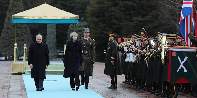 Başbakan Yıldırım, Theresa May'i resmi törenle karşıladı