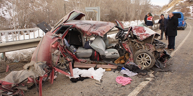 Ankara'da trafik kazası: 3 ölü, 3 yaralı