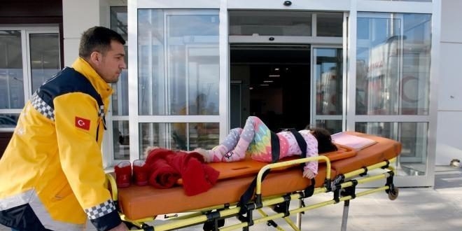 Babasının cenazesine giden polis kaza yaptı: 4 yaralı