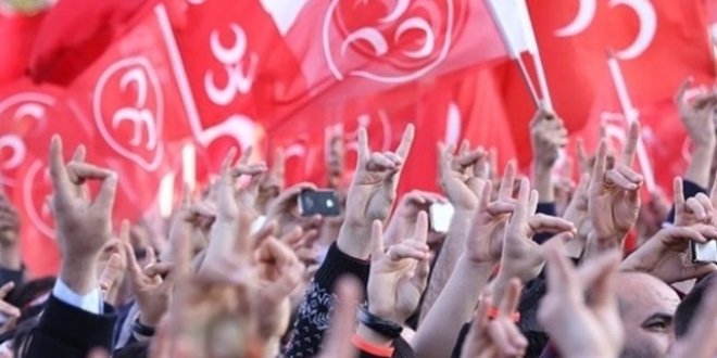 MHP'li bir ilçe teşkilatı daha istifa etti