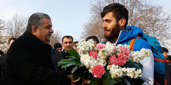 Teröre karşı yürüyen üniversiteli TBMM'de