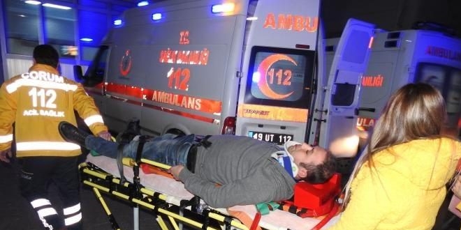 Çorum'da iki otomobil çarpıştı: 10 yaralı