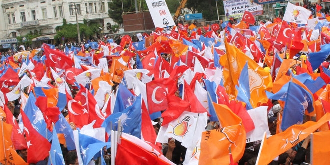 AK Parti, kararsız seçmen için kapı kapı dolaşacak