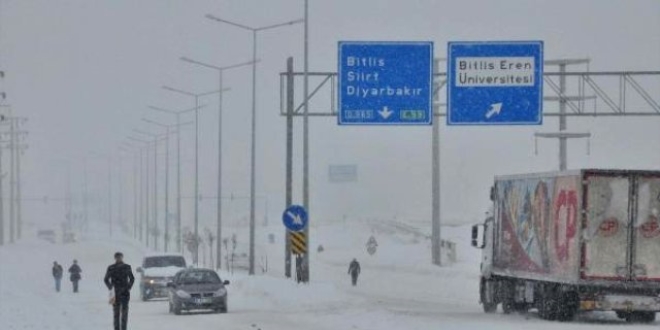 Bitlis-Tatvan karayolu trafie kapand