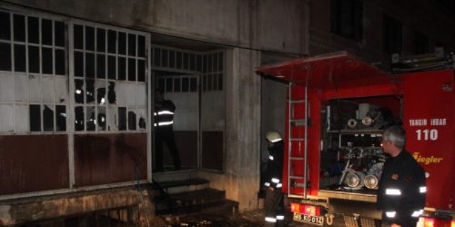 Bursa'da kumaş deposunda yangın