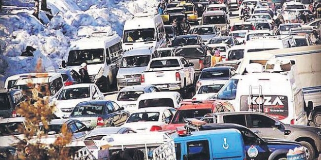 Kar görmek isteyen Adanalılar izdiham yarattı