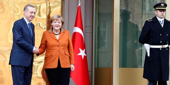 Merkel'den 'FETÖ'cülerin iadesi' açıklaması