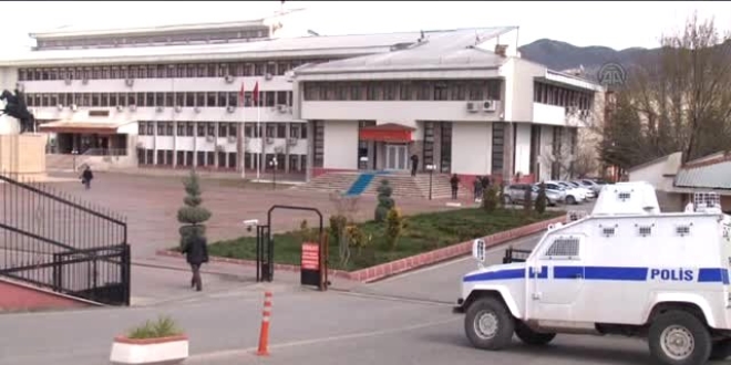 Tunceli'de 4 askeri personeli ile 1 polis memuru tutukland