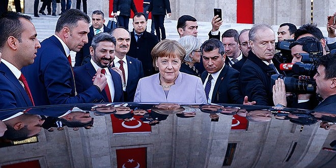 Alman medyas Erdoan'n Merkel'e 'slamist terr' tepkisini grmedi