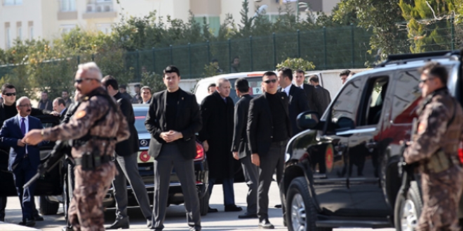Erdoğan, cuma namazını Hazreti Hızır Camisi'nde kıldı