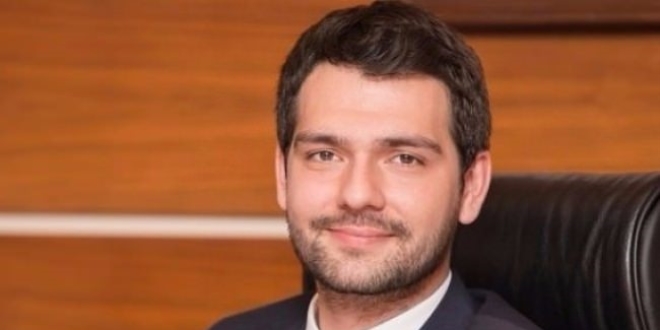 'Darbe g�rmeyen gen�li�in tanklar�n �n�ne yatmas� bir kahramanl�kt�r'