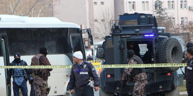 Gaziantep'te polis aracına silahlı saldırı
