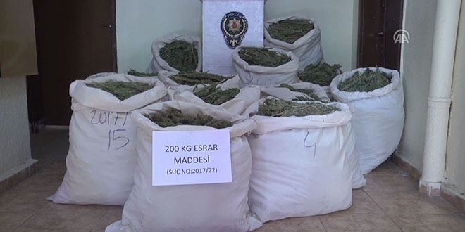 Polisten kaçan sürücünün aracından uyuşturucu çıktı