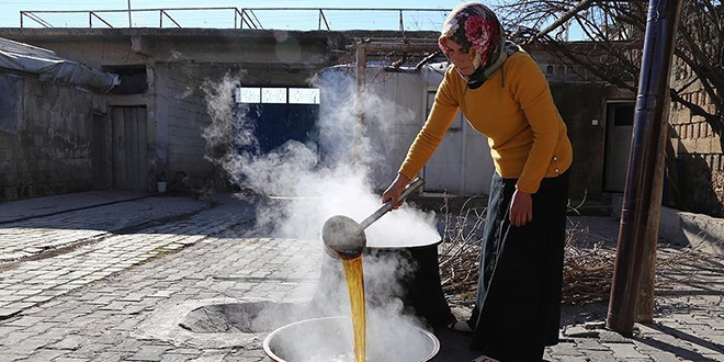 Yöresel lezzet 'pestil'i yurt dışına gönderiyor