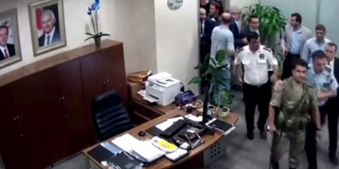 AK Parti'yi işgal girişimi sanıkları hakim karşısına çıkıyor