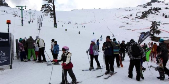 Kartalkaya ve Abant'ta tatil yoğunluk yaşanıyor