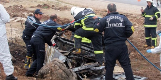 Gaziantep'te devrilen otomobilde LPG tankı patladı: 3 ölü