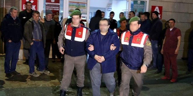 Yunanistan'a kaarken yakalanan retim yesi tutukland