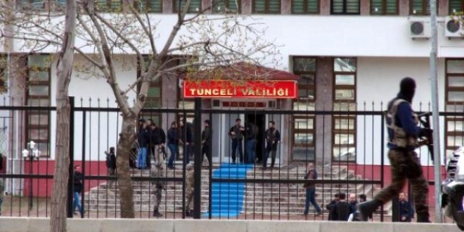 Tunceli'de 2 memur tutuklandı, 3 memur gözaltına alındı