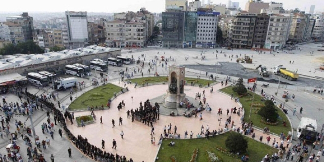 Mimarlardan, Taksim Camisi aklamas