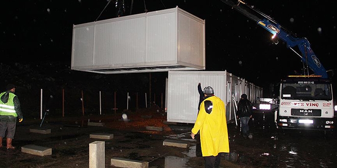 AFAD ve T�rk K�z�lay� b�lgeye konteyner kent kurdu