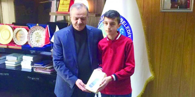 Adalet Bakanı Bozdağ, TEOG birincisini tebrik etti