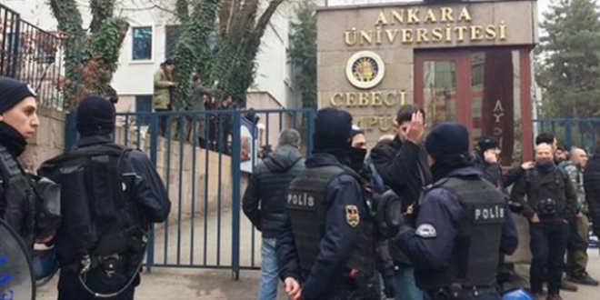 Ankara Üniversitesinde 'KHK' eylemi: 11 gözaltı