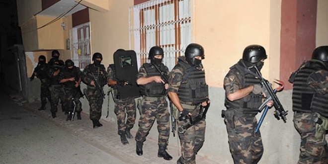 Erzurum'da silah kaçakçılarına 'şafak' baskını