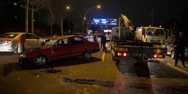 Başkentte zincirleme trafik kazası: 1'i ağır 4 yaralı