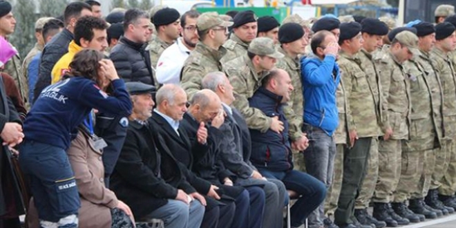 Şehitin kardeşi törende fenalık geçirdi