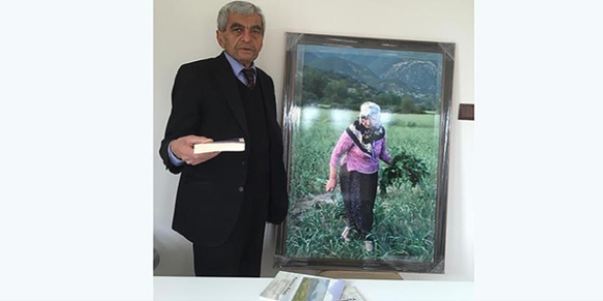 Emekli öğretmen, ölen eşine sevdasını 170 mektupla anlattı