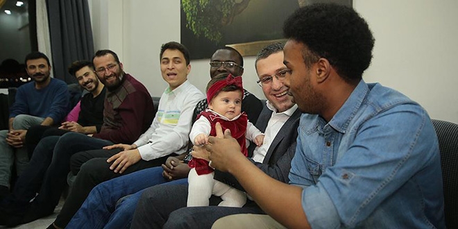 Türk kültürünü misafir oldukları evlerde öğreniyorlar