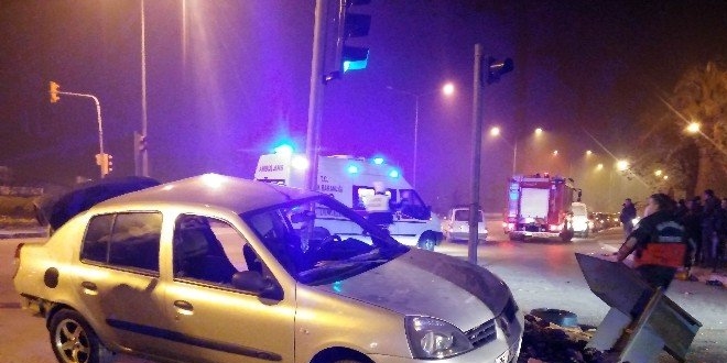 Manisa'da trafik kazası: 2'si çocuk 5 kişi yaralandı