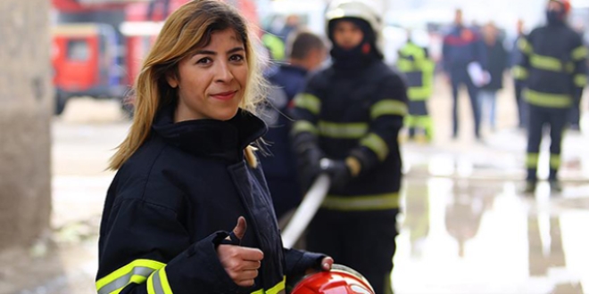 Kadın itfaiyeci iş azmiyle hemcinslerine örnek oluyor