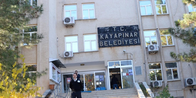 İkisi kalp hastası üçüz babasına belediyede iş verildi
