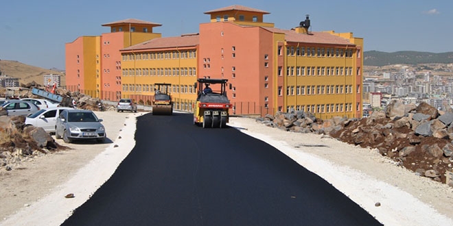 Suru'ta mahalle ve okul yollar asfaltlanyor