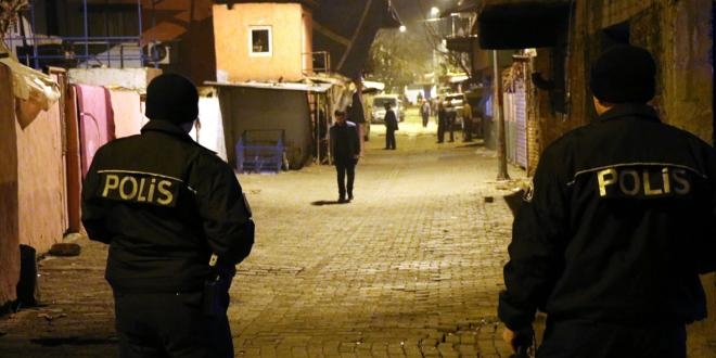 Uyuşturucu operasyonunda polise saldıran 2 kişi tutuklandı