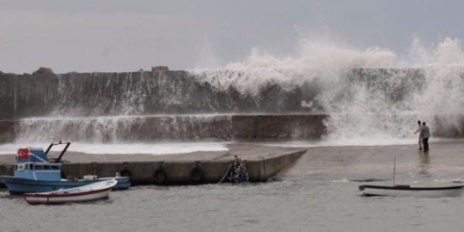 Meteoroloji'den Orta Karadeniz i�in f�rt�na uyar�s�