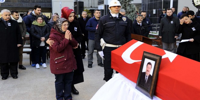 Dikili Kaymakamı Sezgin, Çanakkale'de toprağa verildi